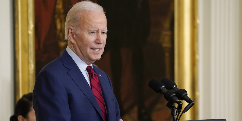 Il presidente Joe Biden in un appuntamento ufficiale del 3 marzo (AP Photo/Evan Vucci)