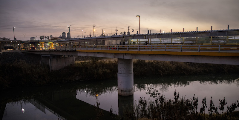 Il ponte sul Rio Grande a Matamoros, Messico, 23 febbraio 2021 (John Moore/Getty Images)