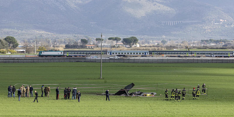 Due aerei da addestramento dell'Aeronautica militare si sono scontrati in volo vicino a Roma: i due piloti sono morti