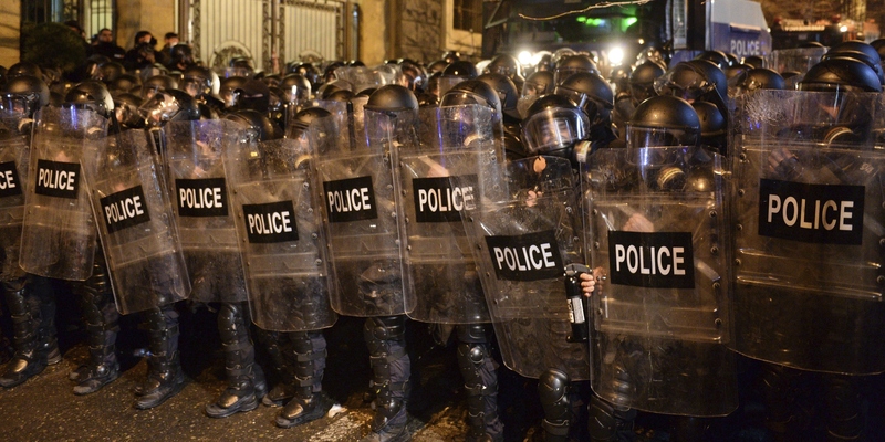 La polizia ha disperso la seconda serata di proteste in Georgia
