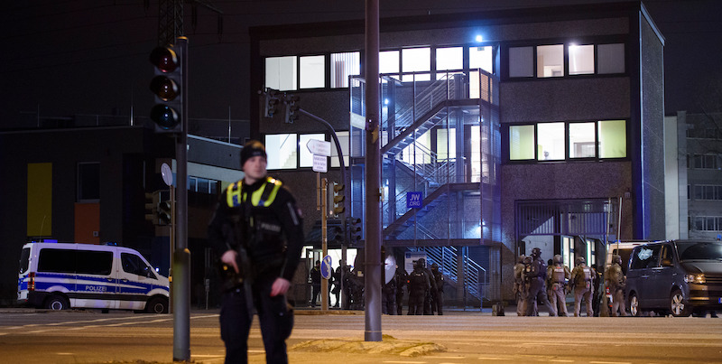 La polizia sul luogo della strage (Gregor Fischer/Getty Images)