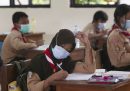 In una provincia indonesiana stanno provando ad aprire le scuole alle 5:30