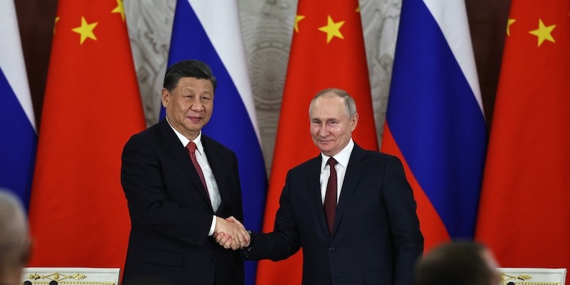 Il presidente cinese Xi Jinping e quello russo Vladimir Putin a Mosca (Mikhail Tereshchenko, Sputnik, Kremlin Pool Photo via AP)