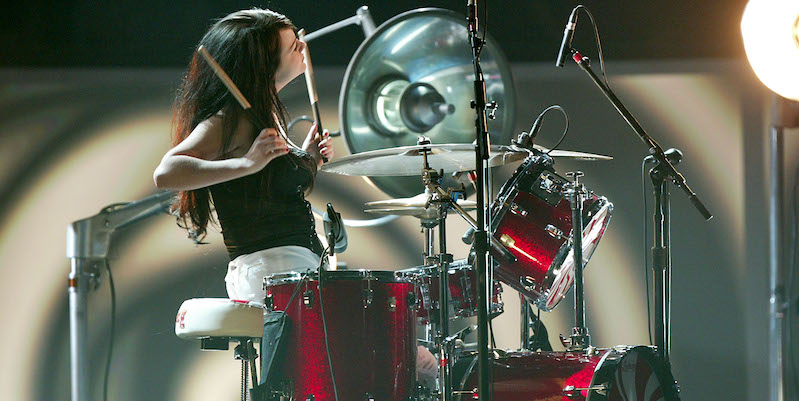 Meg White in concerto con i White Stripes nel 2004. (Frank Micelotta/Getty Images)