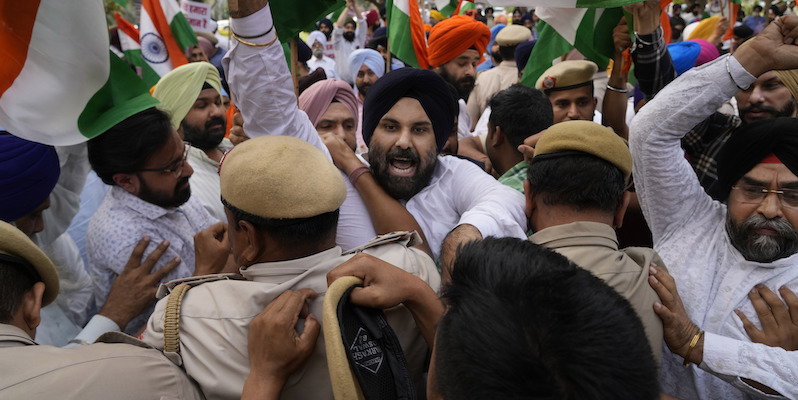Proteste della comunità sikh a Nuova Delhi (AP Photo/Manish Swarup)