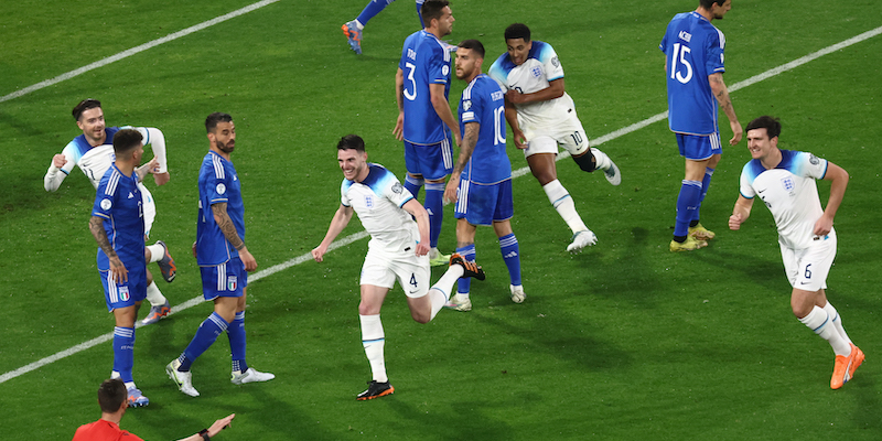 L'Italia ha perso 2-1 contro l'Inghilterra nella sua prima partita di qualificazione agli Europei di calcio