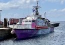 La nave per il soccorso dei migranti finanziata da Banksy è stata bloccata a Lampedusa