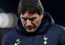 Antonio Conte non è più l’allenatore della squadra di calcio inglese del Tottenham