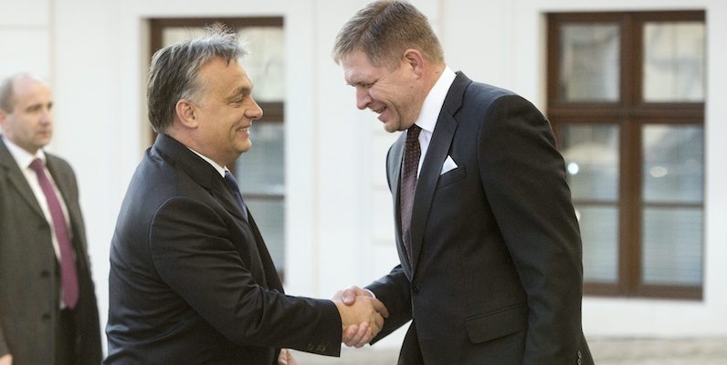Robert Fico e Viktor Orbán, Bratislava, Slovacchia, 9 dicembre 2014 (AP Photo/MTI, Szilard Koszticsak)