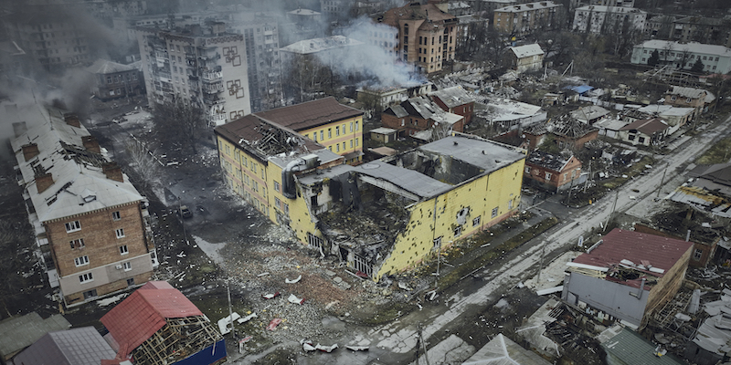 La Russia ha bombardato un quartiere residenziale vicino a Bakhmut: sono morti almeno 6 civili, dice il governo ucraino