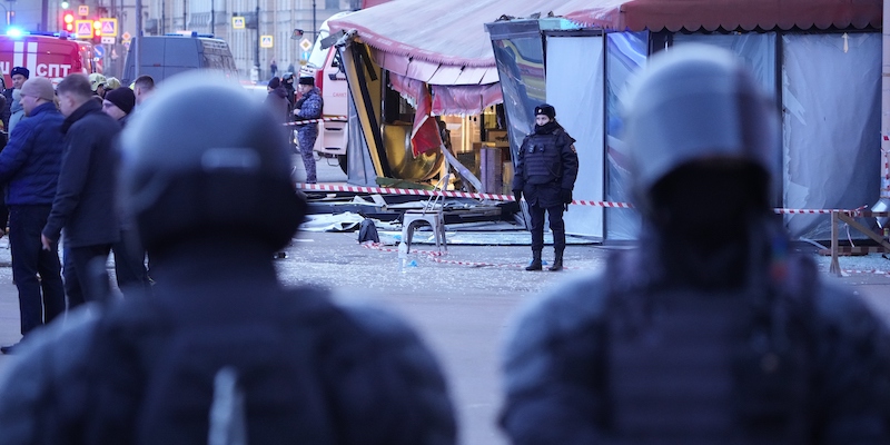 La polizia sul luogo dell'esplosione (AP Photo)