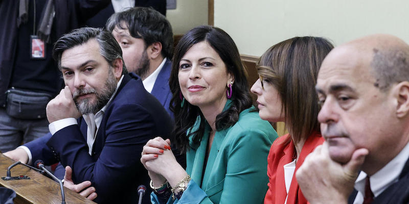 Barbara Floridia, al centro, durante la prima riunione della commissione di vigilanza Rai
(ANSA/FABIO FRUSTACI)