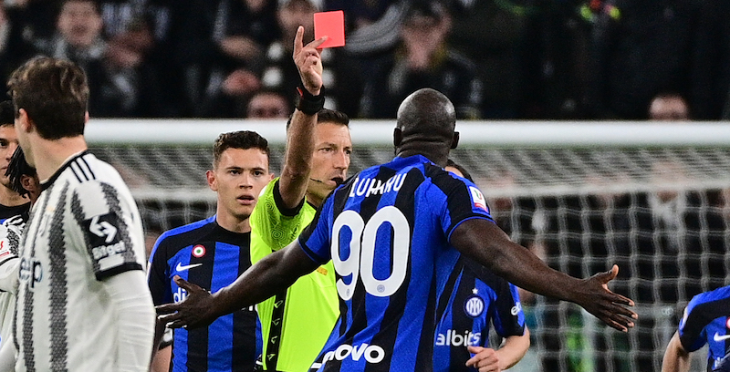 Gli insulti razzisti a Lukaku e l’esultanza che gli è costata l’espulsione