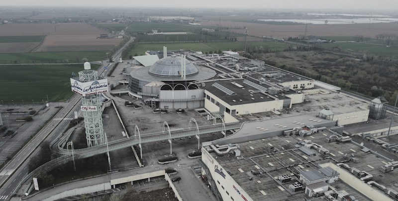 centro commerciale abbandonato