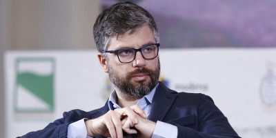 Stefano Feltri sarà sostituito come direttore di “Domani” dal suo vicedirettore, Emiliano Fittipaldi