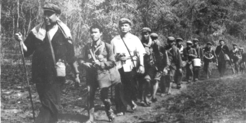 Pol Pot guida la guerriglia nella giungla nel 1979. (AP Photo)