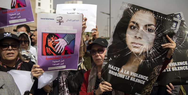  Proteste fuori dal tribunale di Rabat per la sentenza di primo grado sui tre stupratori di S., 5 aprile 2023 (AP Photo)