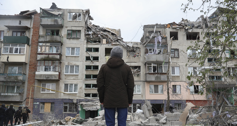 Un condominio colpito il 14 aprile da un missile russo a Sloviansk, in Ucraina (Roman Chop via AP)