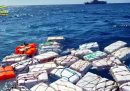 La Guardia di Finanza ha sequestrato un carico di 2 tonnellate di cocaina che galleggiava al largo della Sicilia