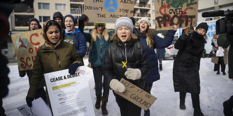 
Greta Thunberg durante una manifestazione dei Fridays for Future a gennaio (EPA/LAURENT GILLIERON)