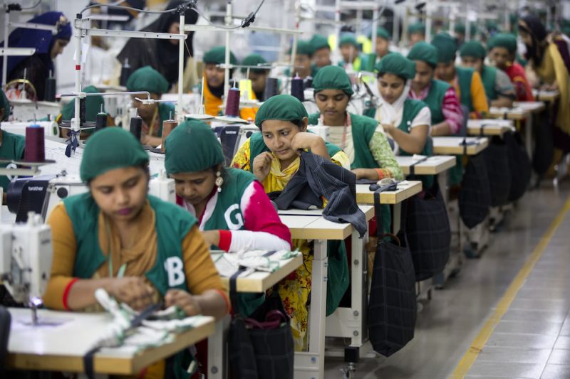 A dieci anni dalla strage nella fabbrica tessile, in Bangladesh non è ...