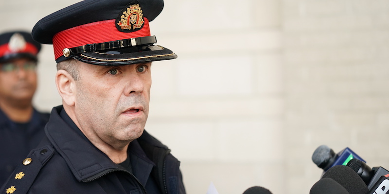 L'ispettore della polizia canadese Stephen Duivesteyn parla alla stampa (Credit Image: © Arlyn Mcadorey/The Canadian Press via ZUMA Press via ANSA)