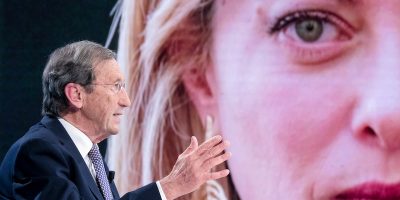 Gianfranco Fini dice di non capire la ritrosia della destra a pronunciare la parola “antifascista”