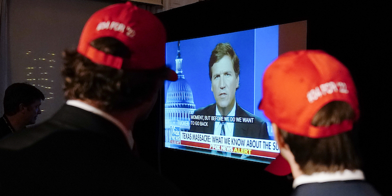 Sostenitori Repubblicani seguono Fox News (AP Photo/Brynn Anderson, File)