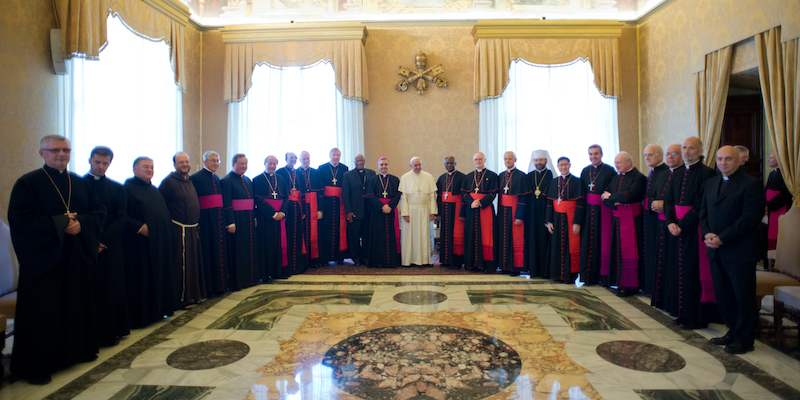 I membri della segreteria generale del Sinodo dei vescovi nel 2013 (Ansa/L'OSSERVATORE ROMANO - Servizio Fotografico - photo@ossrom.va)
