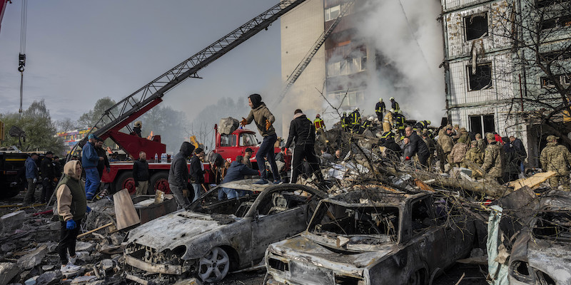 L'edificio residenziale colpito a Uman (AP Photo/Bernat Armangue)