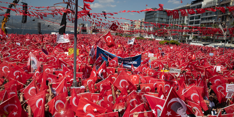 La folla al comizio delle opposizioni a Smirne (Photo by Burak Kara/Getty Images)