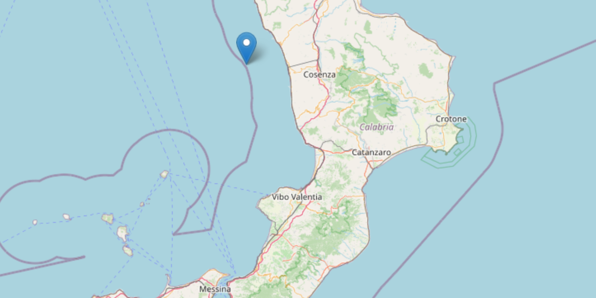 La posizione dell'epicentro del terremoto del primo maggio 2023 al largo delle coste calabresi