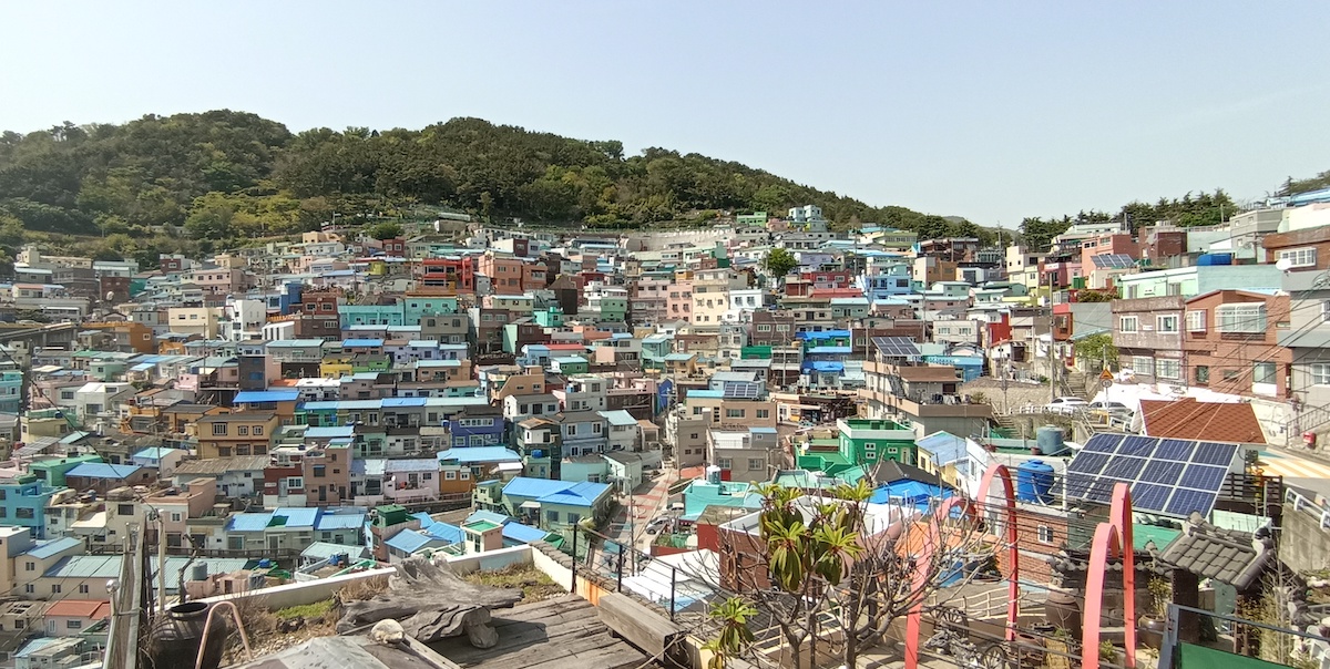 Il quartiere di Gamcheon, nella periferia della città di Busan (foto Guido Alberto Casanova)