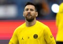 Lionel Messi è stato sospeso per due settimane dal Paris Saint-Germain per un viaggio non autorizzato in Arabia Saudita, scrive l'Équipe