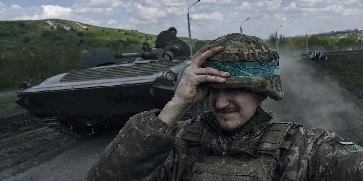 Soldati ucraini a Bakhmut (AP Photo/Libkos)