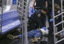 Il 24enne che aveva soffocato un uomo senza fissa dimora nella metropolitana di New York sarà incriminato per omicidio colposo