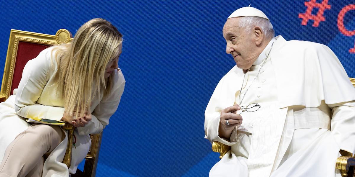 Papa Francesco insieme a Giorgia Meloni durante gli Stati Generali della Natalità a Roma (ANSA/Filippo Attili - Ufficio stampa Palazzo Chigi)