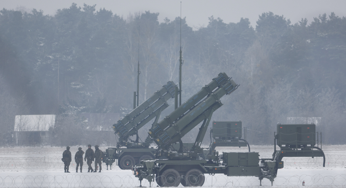 Un sistema di difesa Patriot in Polonia a febbraio (AP Photo/Michal Dyjuk, File)