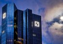 Deutsche Bank risarcirà con 75 milioni di dollari le persone abusate da Jeffrey Epstein, per chiudere una causa in cui era accusata di aver agevolato lo sfruttamento sessuale di decine di donne