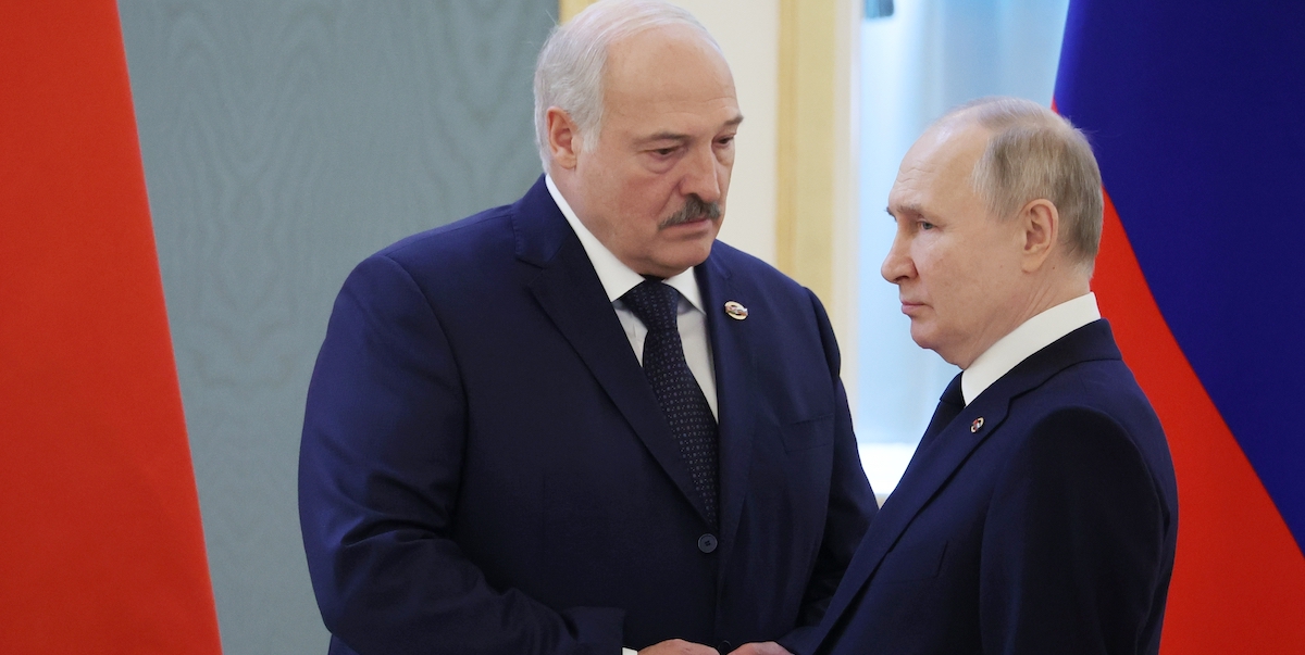 Il presidente bielorusso Alexander Lukashenko e quello russo Vladimir Putin (Mikhail Klimentyev, Sputnik, Kremlin Pool Photo via AP)