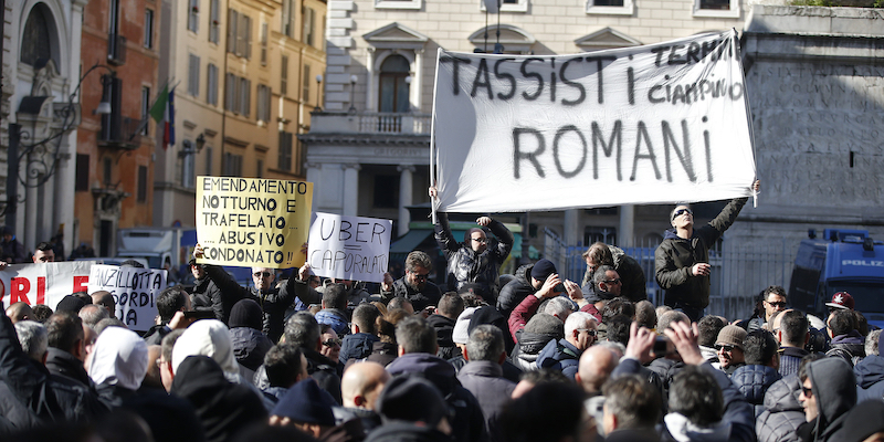 Manifestazione dei tassisti a Montecitorio, 21 febbraio 2017, Roma (Vincenzo Livieri - LaPresse)