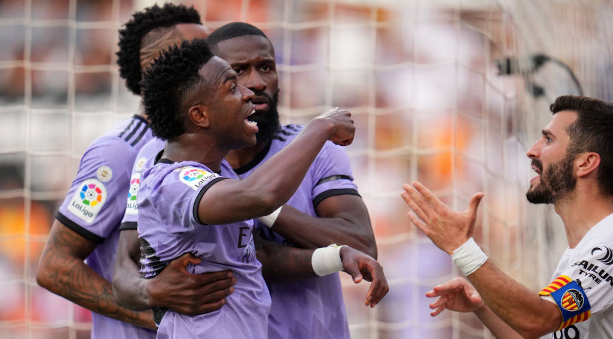 La partita di calcio fra Valencia e Real Madrid è stata interrotta per insulti razzisti a Vinícius Júnior