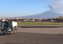 Sono ripresi gli atterraggi e i decolli dall'aeroporto di Catania, interrotti per l'eruzione dell'Etna