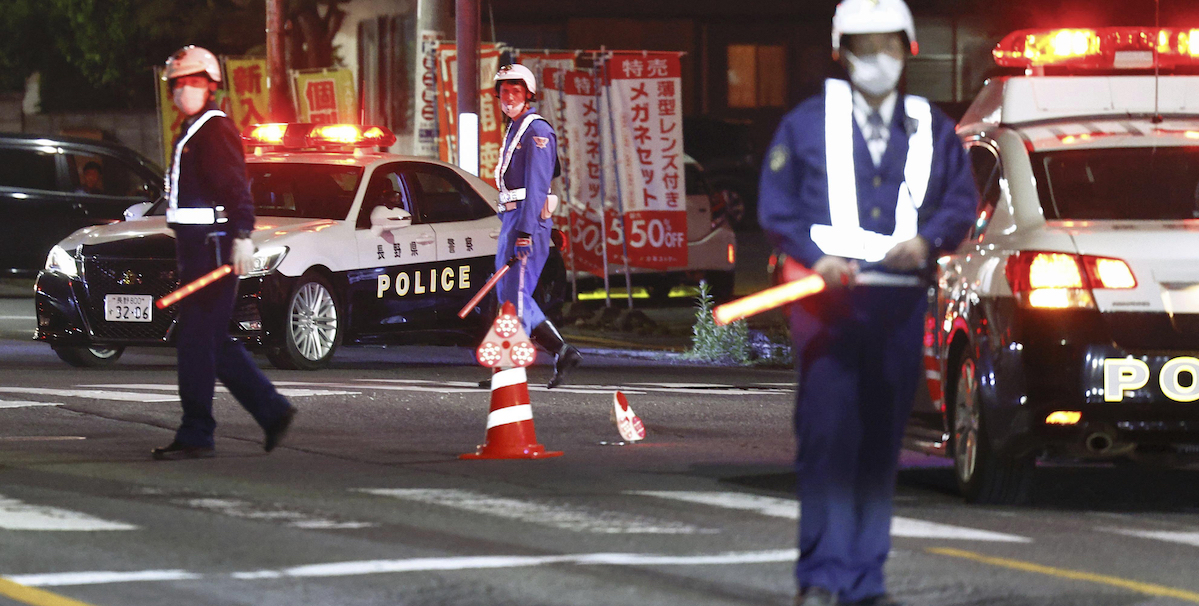 In Japan, a man stabbed a woman and then shot two policemen: all three died