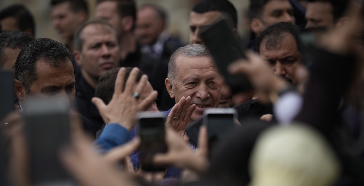 Erdogan domenica ai seggi (AP Photo/Emrah Gurel)