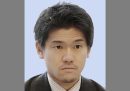 Il primo ministro giapponese Fumio Kishida ha rimosso il figlio dal suo incarico pubblico per via di alcune foto scattate a una festa privata nella sua residenza ufficiale