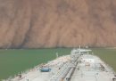 L'enorme tempesta di sabbia sul Canale di Suez
