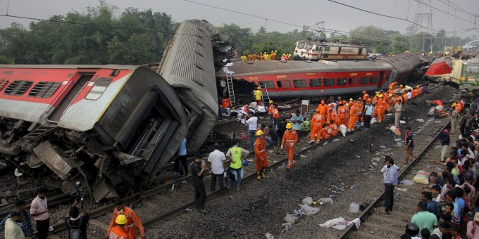 C’è stato un grave incidente ferroviario in India