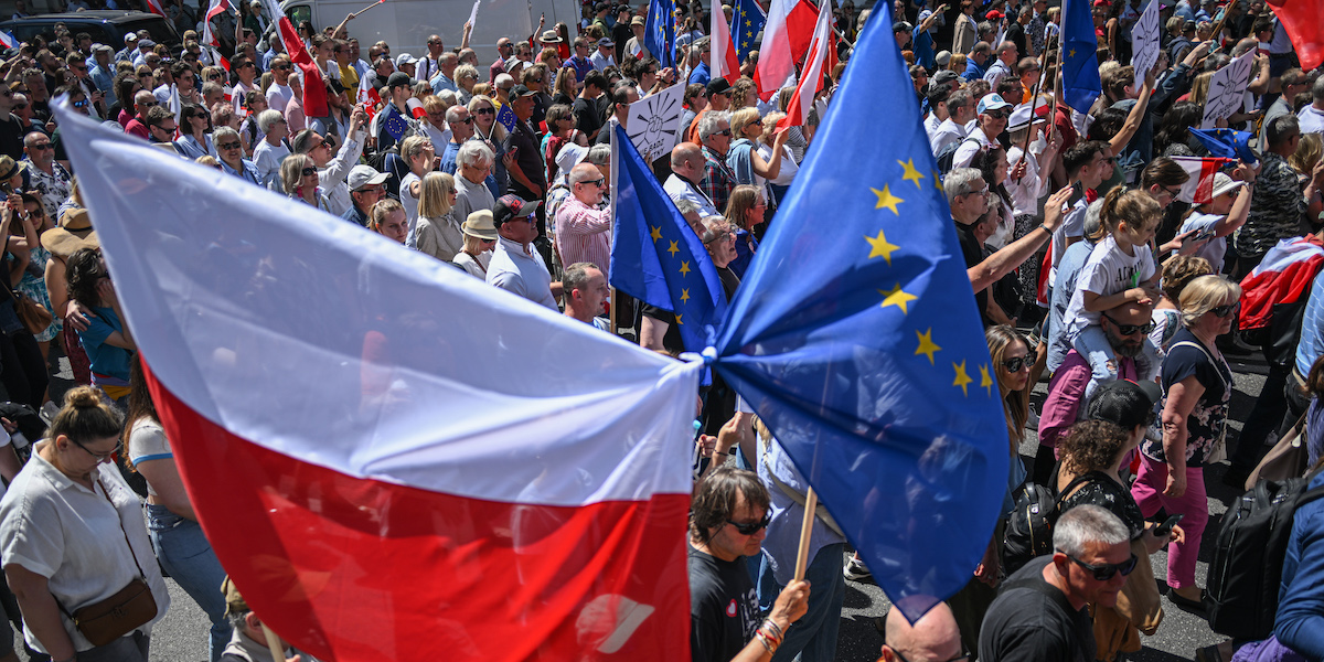 La grande manifestazione contro il governo polacco a Varsavia