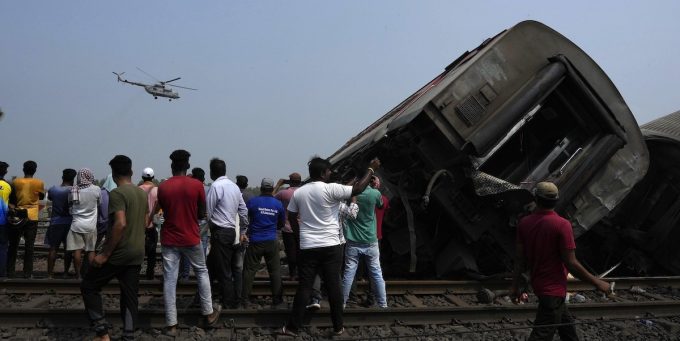 Cosa sappiamo del grosso incidente ferroviario in India